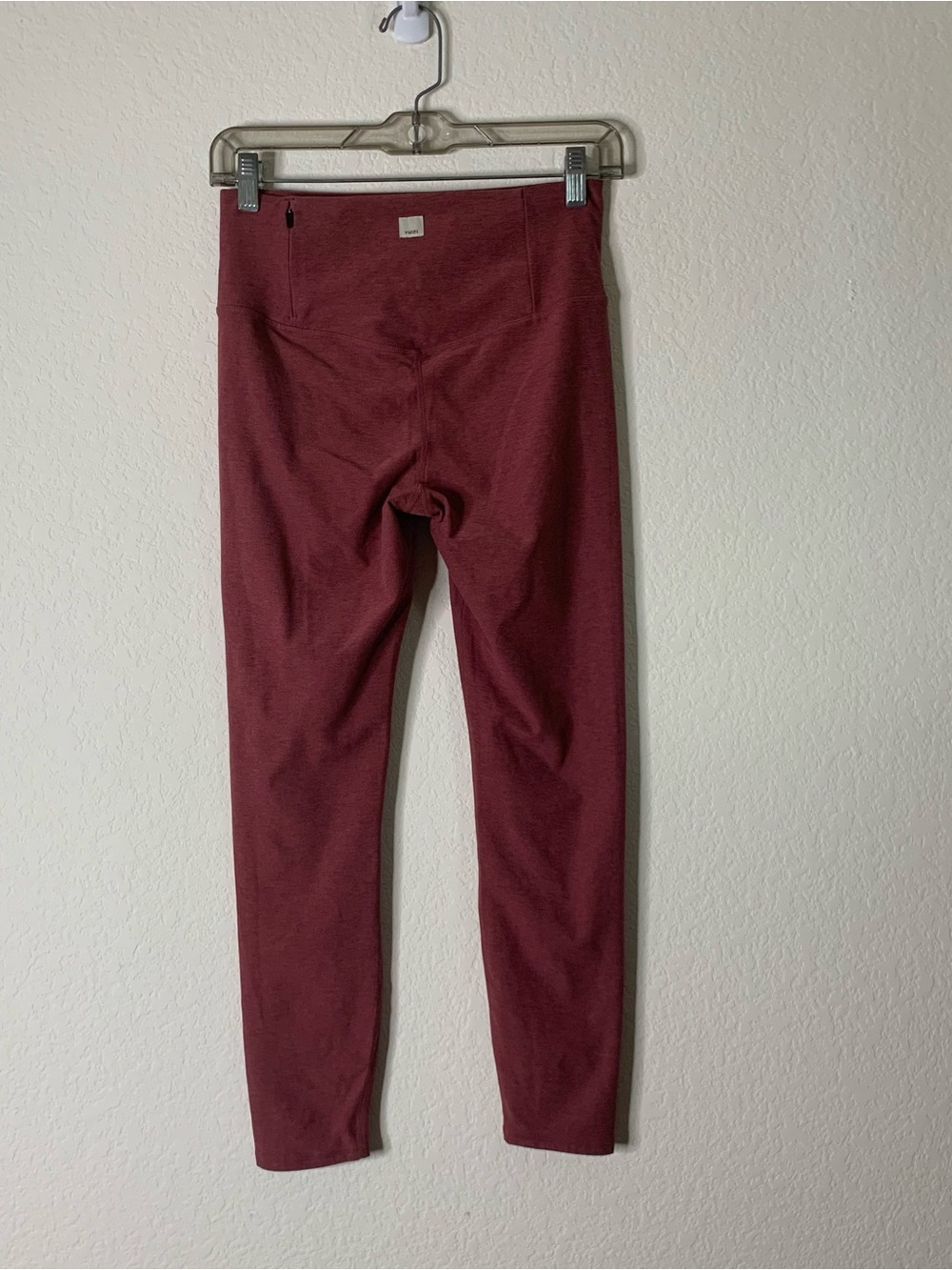 Vuori Womens light red heather clean elevation 7/8 leggings M VW444